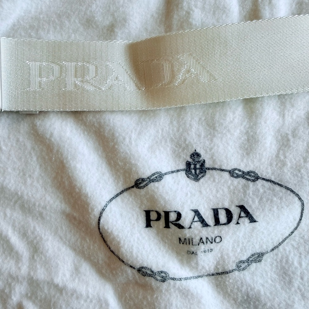 💯 Authentic Prada Re-Edition 2005 Crossbody Bag - White (with dust bag) - Picture 5 of 16